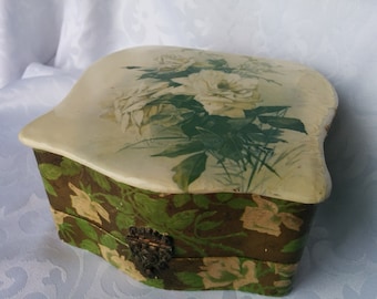 Vintage Jewelry Box - Well Loved