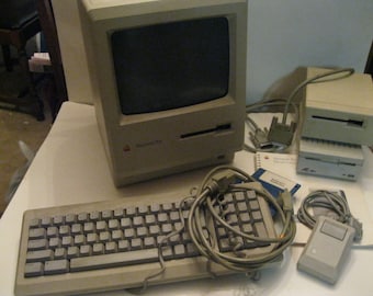 Macintosh Plus Computer & Built in Monitor With EXTRAS Keyboard-Mouse-System Disks-Manual-Microphone-Internal Floppy+Disk Drives-Power Cords