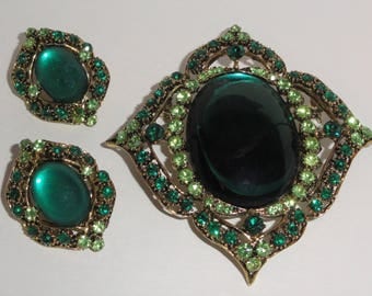 Stunning Shades Of Light & Dark GREEN Foil Back Glass Rhinestone Large Brooch Clip Earrings Parure Set