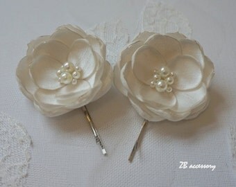 Ivory bridal silk hair flowers, ivory hair clips, silk flowers with pearls, bridal shoe clips, sew on flowers ornaments brooch, accessories