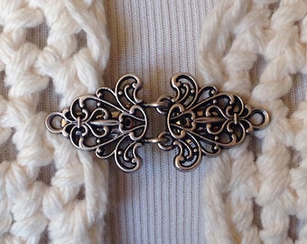 The mattie silver tone Celtic sweater clasp clip