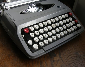 Vintage Dark Grey Smith corona Calypso manual typewriter, fully working, great condition,new ribbon fitted ,Free UK postage