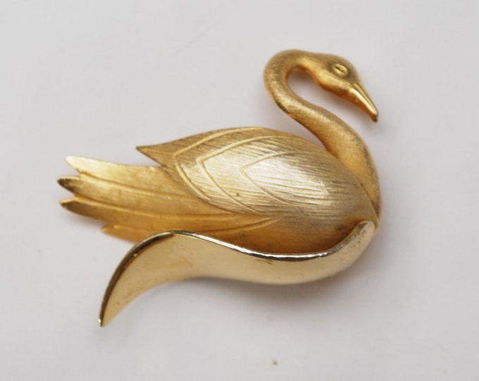 Gold Swan Brooch - Bird - Signed Giovanni - Figurine pin