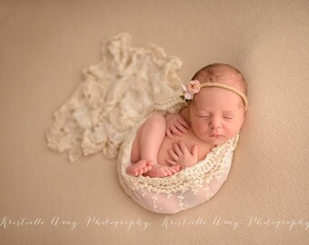 Vintage Lace Newborn Wrap, Newborn Photo Prop, Newborn Lace Wrap, Vintage Baby Wrap, Photography Prop, Ivory Cream Newborn Lace Wrap