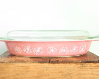Vintage Pyrex Pink Daisy Oval Dish, Shallow Open Baker Roasting Serving Dish with BONUS Lid, 1 1/2 Quarts