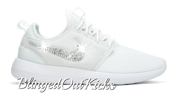 white nike roshe womens