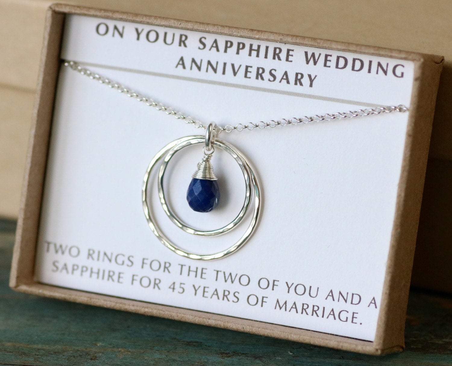 Wedding Anniversary Gift / Second Anniversary Gift Ideas / Wedding anniversary gifts and ideas for when you need a bit of romantic inspiration!