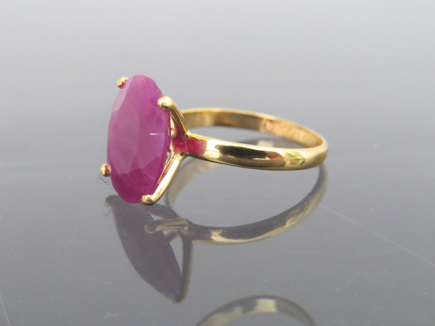 Vintage 18K Solid Yellow Gold 6ct Natural Ruby by wandajewelry2013