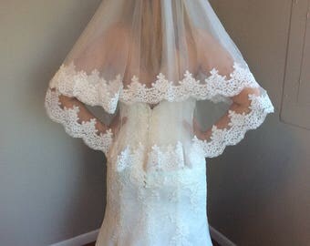 White Bridal Wedding Veil With Comb Lace Applique Edge 2 Tiers