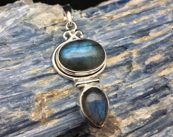 Labradorite Pendant // 925 Sterling Silver // Hinged Oval Teardrop Setting