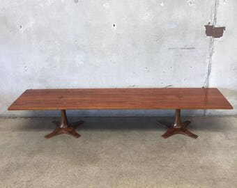 Mid Century Modern Coffee Table (CPKGAV)