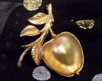 Delicious Coventry Vintage Golden Apple Brooch/Pin Beautiful