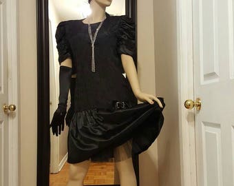 Black flapper dress from the 70s,Charleston style costume,drop waist cocktail dress zazz age costume,20s costume with hat