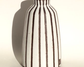 Handmade white ceramic vase in black/brown clay with modern lines