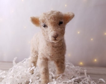Needle felted animal, Needle felted lamb, Needle felt sheep, Lamb gift, Farm animal, Farm decor, Sheep, Lamb, Soft sculpture,farmhouse decor