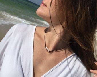 Delicate Pearl Necklace, Leather Pearl Necklace, Leather Choker Necklace, Boho Leather Necklace, Boho Jewelry, Leather Cord Necklace