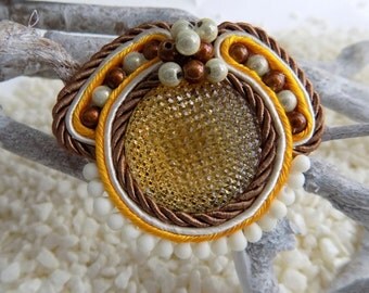 Pendentif soutache, gold cabochon