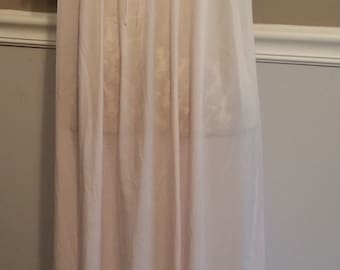 Miss Elaine Nylon Nightgown. Size Large.