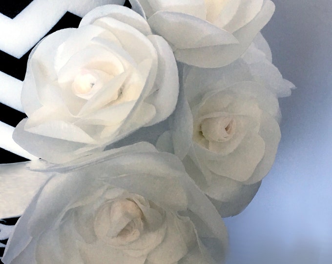 Edible Flowers, Wafer Paper Flowers for Cakes - Modern White Roses