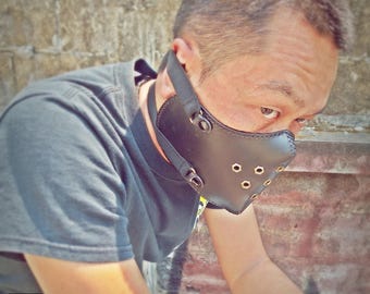 The raw custom moto mask rider : half face cafe racer mask (Masque moto cuir) Black