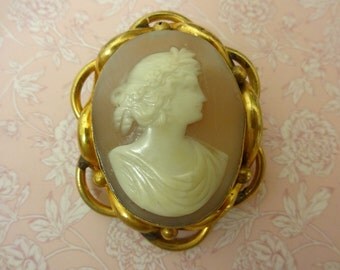 Victorian Cameo Brooch, Pinchbeck Cameo Brooch, Vintage Cameo Brooch, Cameo Shell Brooch, Gold Plated Cameo Brooch