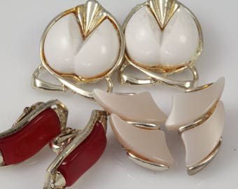 Vintage earring lot collection thermoset - three pairs of lucite clip back earrings - costume jewellery 1960s