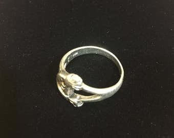 Sterling silver band, size 7.5, weight 4.1 grams