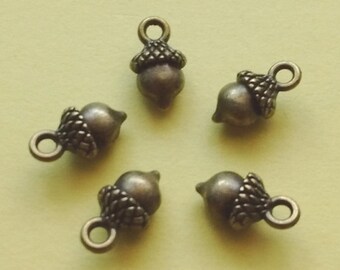 10 Acorn Charms Bronze - CB2192