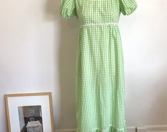 1970's Green Gingham Boho Hippie Daisy Maxi Dress