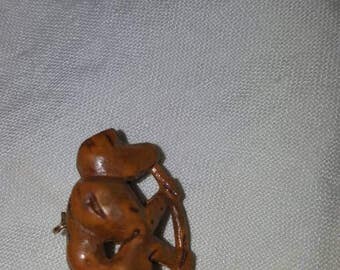 Vintage 1930's peach pit carving monkey biting his tail folk art fruit seed