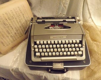 Reserved! for Chayn / typewriter Vintage - manual typewriter Brother - Made in Japan