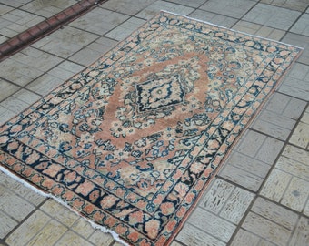 Pastel Vintage rug. Persian carpet. Vintage persian rug. Free shipping. 6.3 x 3.9 feet.