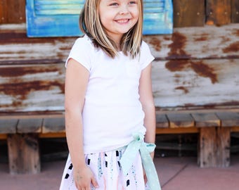 Girls feather skirt, toddler skirt, feather skirt, bow skirt