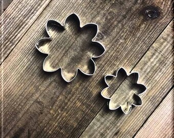 Set of 2 Daisies Metal Cookie Cutters #NAWK49