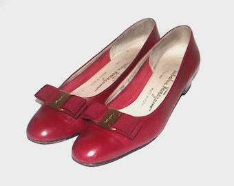 1990s Salvatore Ferragamo heels / vintage 80s Ferragamo shoes / 8 Narrow / leather / Ferragamo Vara Heels in Red