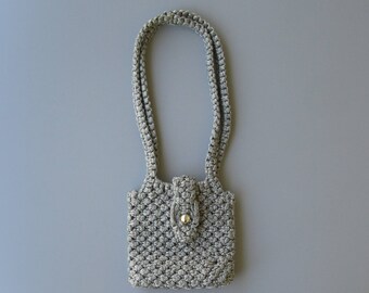 1970s Purse. 70s Purse. 70s Crossbody Purse. 70s Macrame. Crossbody Bag. Macrame Purse. Grey Gray Purse. Grey Gray Bag.