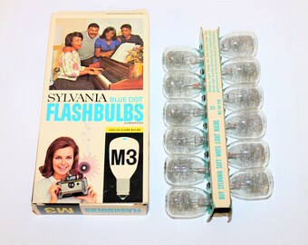 Vintage 1960s Sylvania M3 Flashbulbs Box of 12