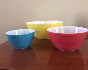 Vintage Primary Color PYREX Nesting Mixing Bowls