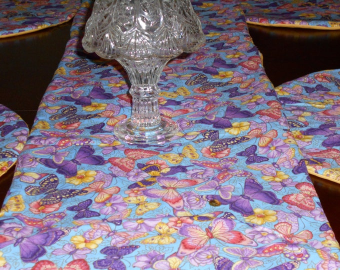 Butter fly Table Runner and Six Place mats, Table Decor, Quilted Table Runner and Place mats