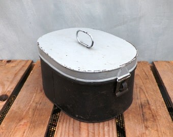 Antique Victorian painted tinplate wig or small hat box. Oval box, Oval travel luggage.