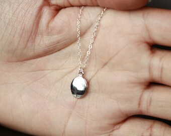 Silver Locket, Pendant Locket, Locket Jewelry, Oval Silver Locket, Simple Necklace, Locket Necklace, Bridesmaid Locket, Bridal Locket