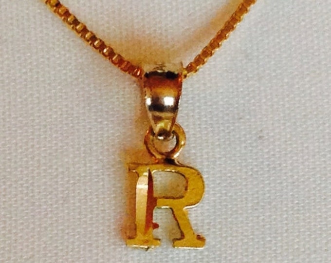 Storewide 25% Off SALE Vintage 10k Yellow Gold Monogramed "R" Necklace Pendant With Gold Tone Chain Necklace Featuring Elegant Style Finish