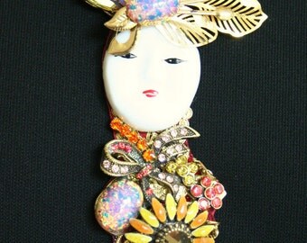 Collier sautoir asiatique - Mme LI et ses FILS à L’OPÉRA !