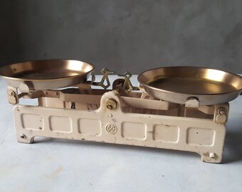 Antique kitchen scale,Iron kitchen scales,Scale kitchen,Counter scale.Balance.Antique scale.Chippy Paint, Farmhouse Scale, Cast Iron Scale