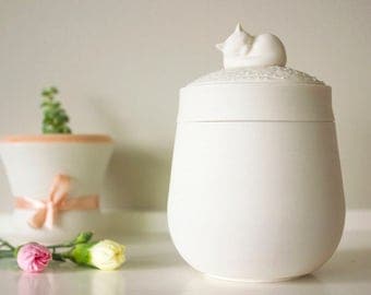 Cat Urn, Pet Urn, Small Urn, DARLING IVORY Pet Urn, Modern Pet Memorial, Sympathy Gift, Memory Box, Gift for Cat Lover, Unique Urn, Pet Loss