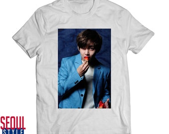 V/Kim Taehyung BTS Bangtan Boys K-Pop Idol Unisex Korea Short Sleeve White/Black Cotton T-Shirt Sizes S, M, L & XL