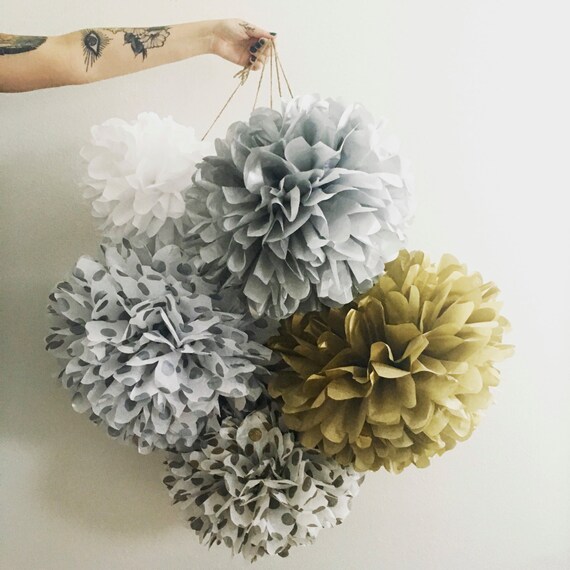 NYE PARTY / 5 tissue paper pom poms / new years eve party / diy