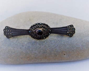 Superb - Art Deco - Sterling Silver - Marcasite and Garnet - Brooch /Pin