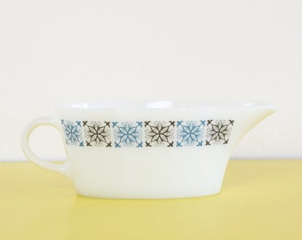 Pyrex Gravy Jug, Vintage JAJ Glass Jug, Retro Glass Gravy Jug, Blue and White Jug, Retro Pyrex Jug, Pyrex Serving Jug, Pyrex Gravy Boat