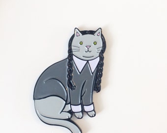 Wednesday Addams Cat Enamel Pin - Goth Cat Pin - cat pin - cat jewellery -Halloween Pin - Unique Boutonnière